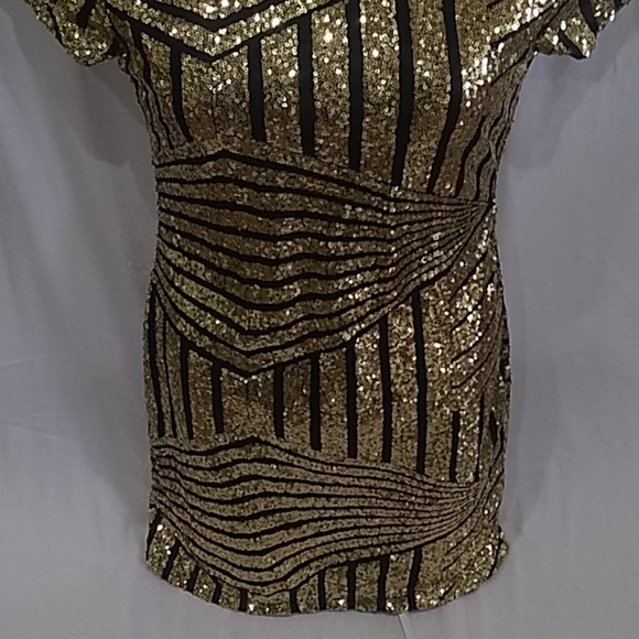 🔖5/$10🎉 Black and Gold Sequin Dress - Picture 2 of 4